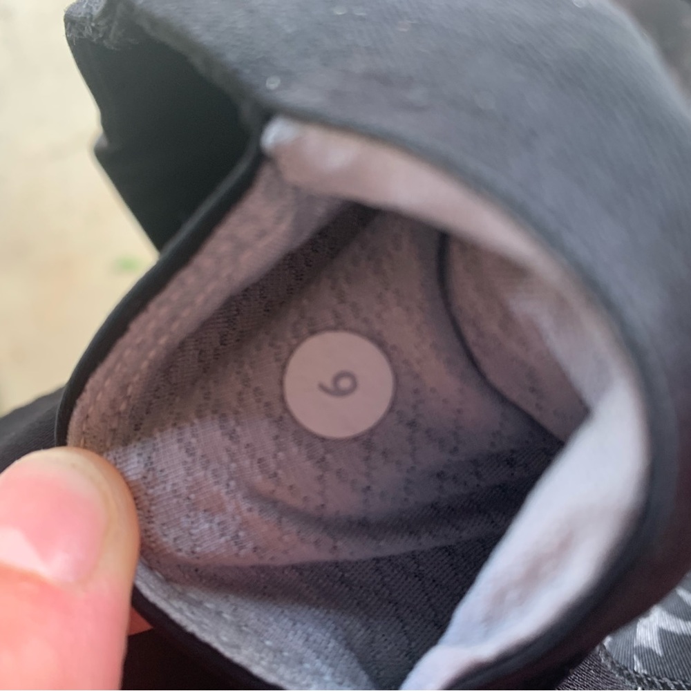 Lululemon shorts - Picture 5 of 5